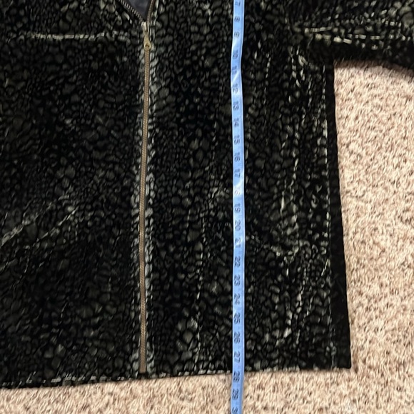 ❤️VINTAGE❤️ Black printed velour feel coat - Picture 6 of 6